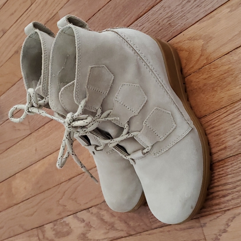 Womens sorel boots size 6.5